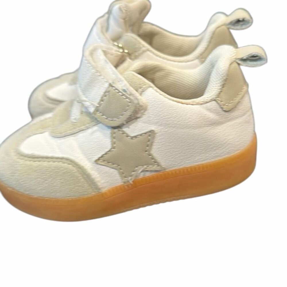 First steps Child Size 4 Walking Shoes Sneakers